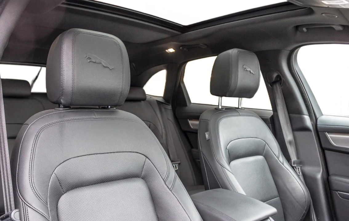 Jaguar F-Pace P400e - foto 13