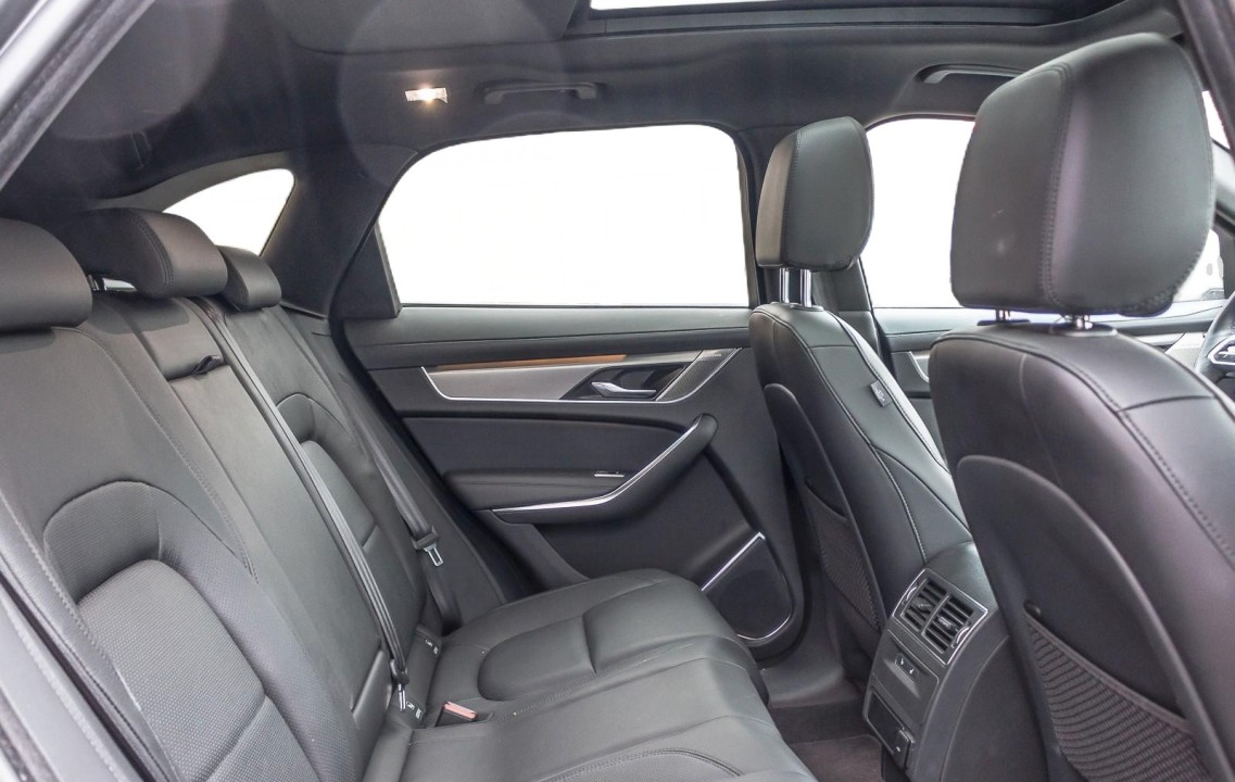 Jaguar F-Pace P400e - foto 11