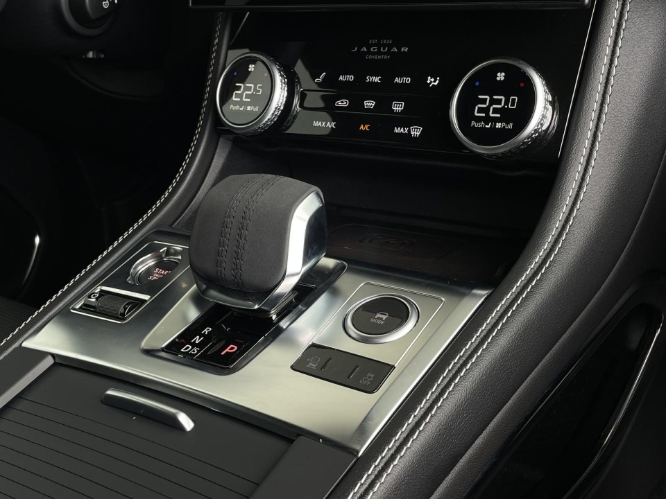 Jaguar F-Pace P250 R-Dynamic - foto 11