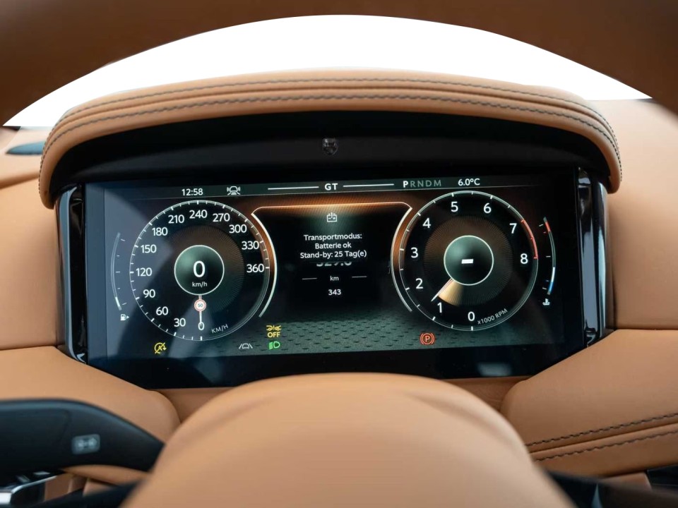 Aston Martin DB12 - foto 15