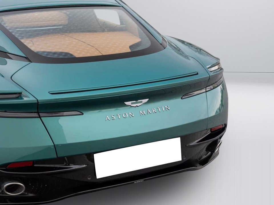 Aston Martin DB12 - foto 36