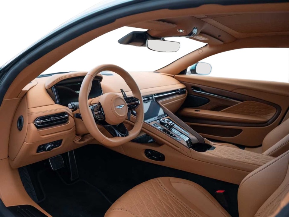 Aston Martin DB12 - foto 11