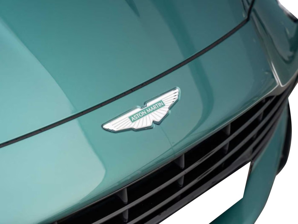 Aston Martin DB12 - foto 30