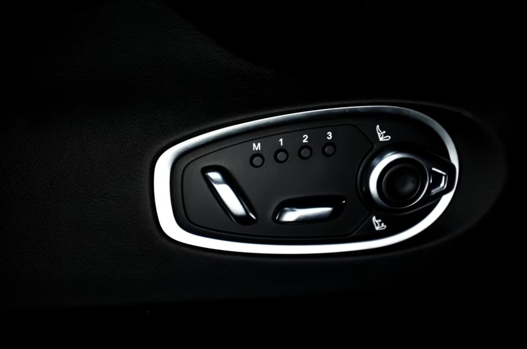 Aston Martin DB12 - foto 22