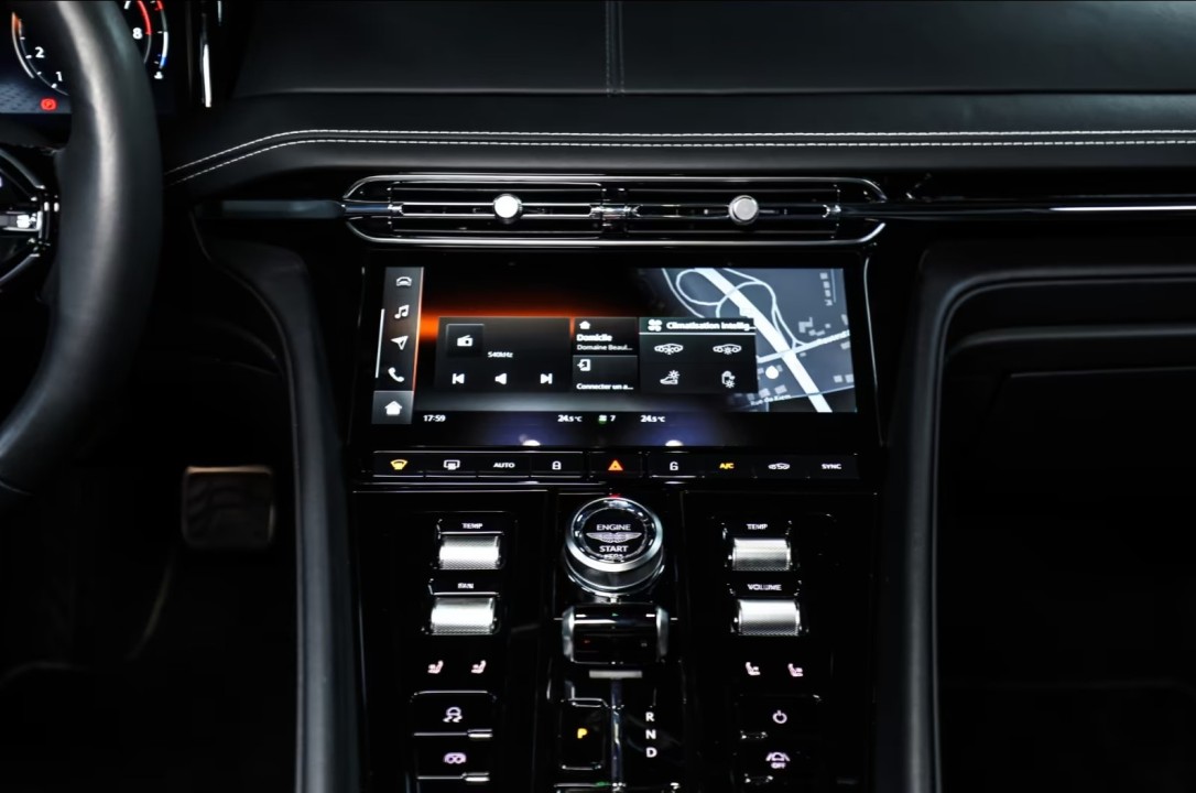 Aston Martin DB12 - foto 15