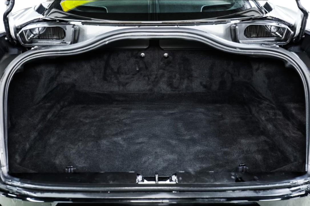 Aston Martin DB12 - foto 23