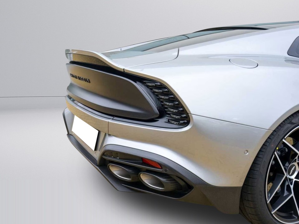Aston Martin Vanquish - foto 28