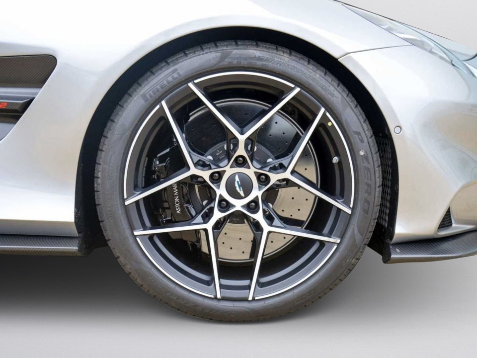 Aston Martin Vanquish - foto 29