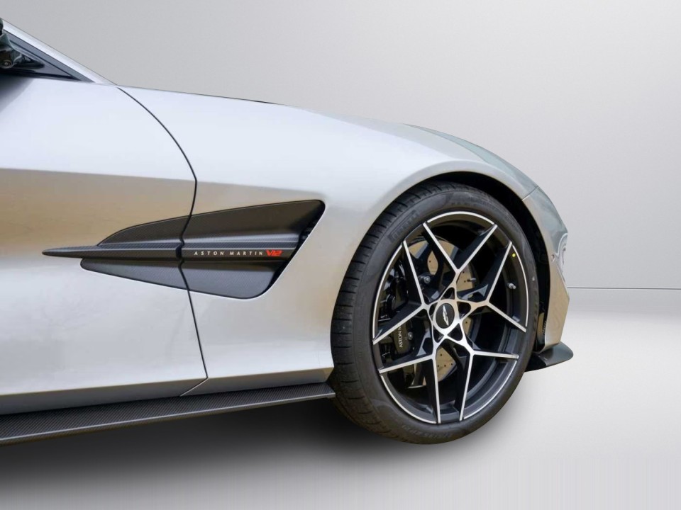 Aston Martin Vanquish - foto 27