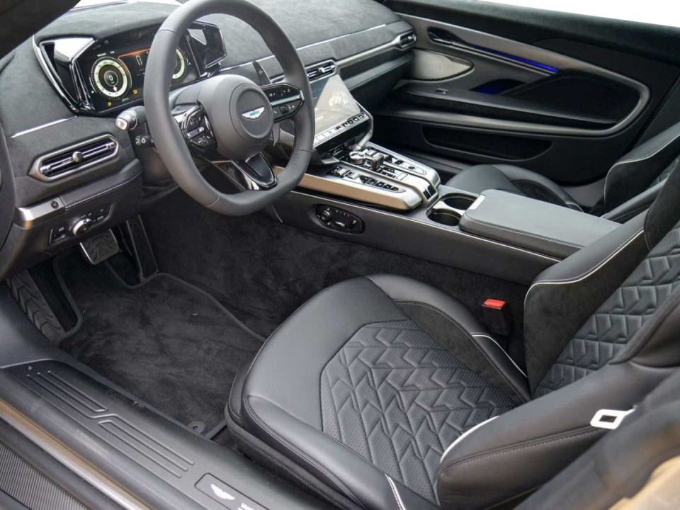 Aston Martin Vanquish (5)