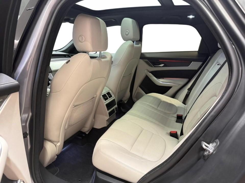 Jaguar F-Pace P400 R-Dynamic SE - foto 11