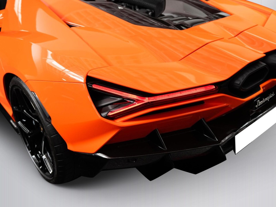 Lamborghini Revuelto - foto 14