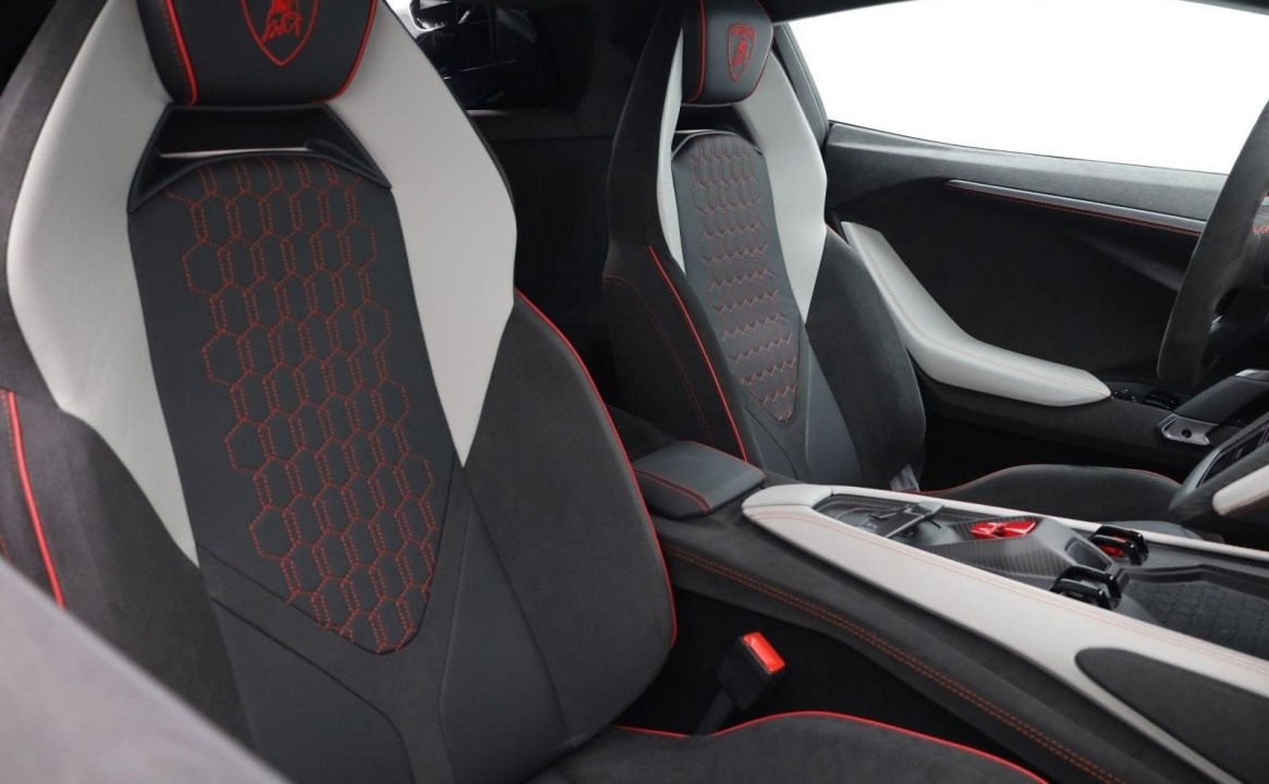 Lamborghini Revuelto - foto 7