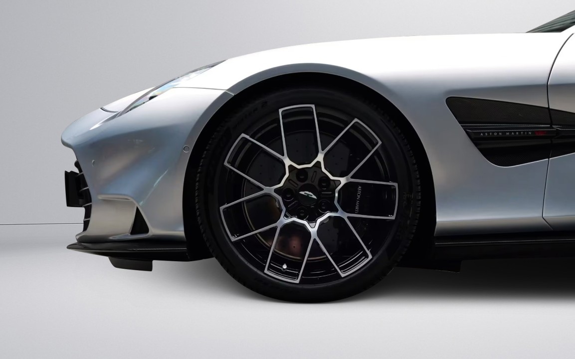 Aston Martin Vanquish - foto 21