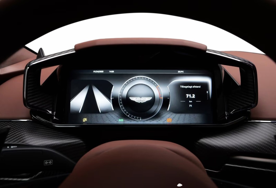 Aston Martin Vanquish - foto 9