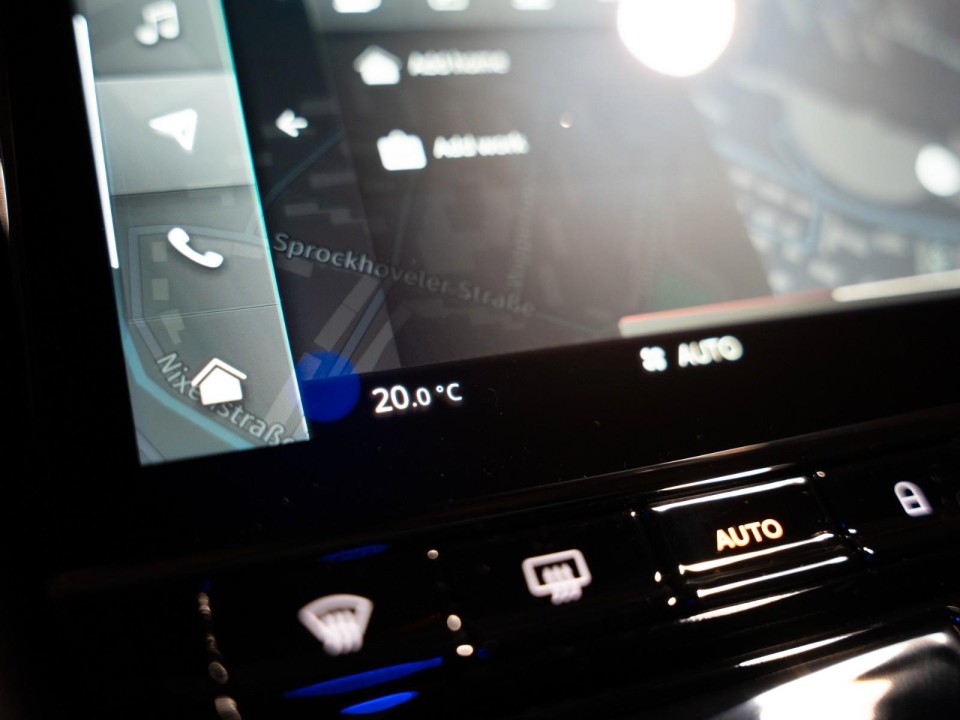 Aston Martin DB12 Coupe - foto 20