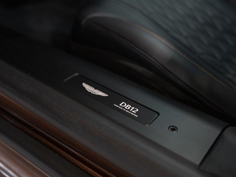 Aston Martin DB12 Coupe - foto 21