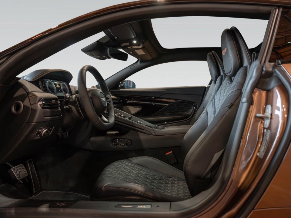 Aston Martin DB12 Coupe - foto 9