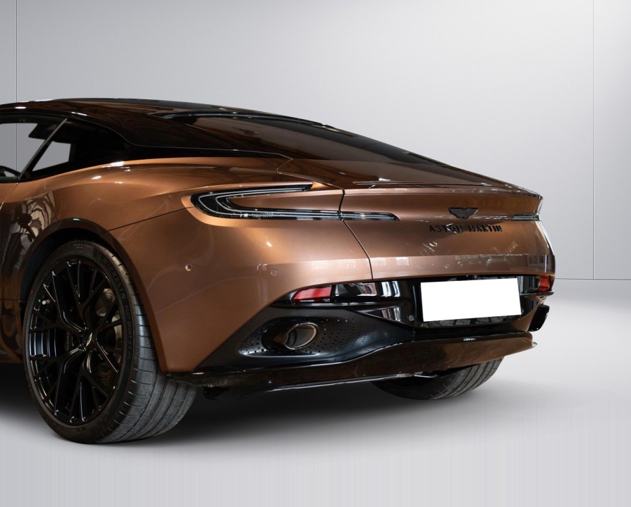 Aston Martin DB12 Coupe - foto 25