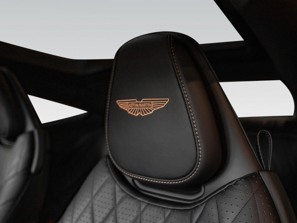 Aston Martin DB12 Coupe - foto 15