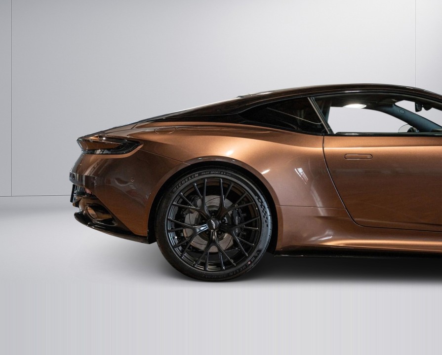 Aston Martin DB12 Coupe - foto 26