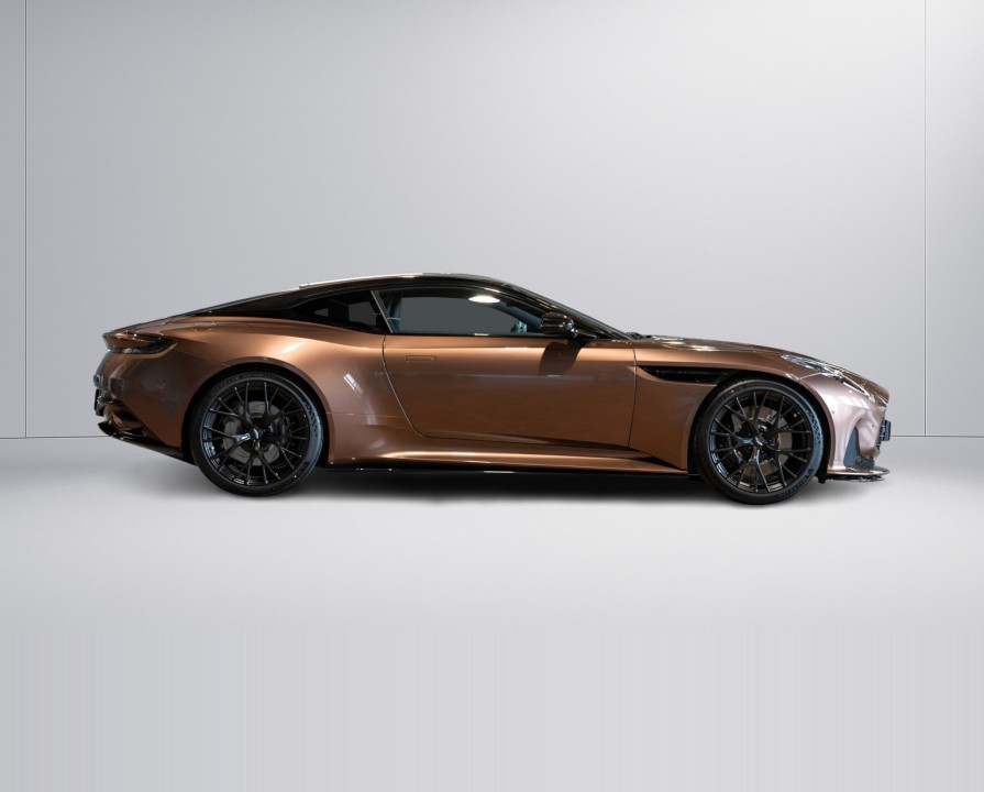 Aston Martin DB12 Coupe (2)