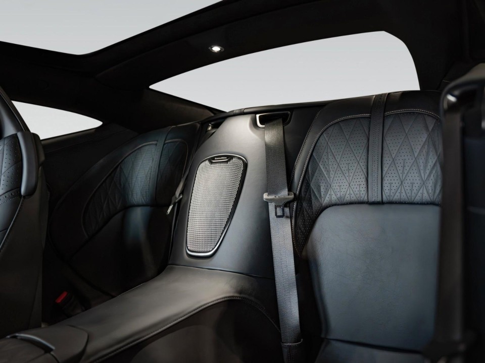 Aston Martin DB12 Coupe - foto 16