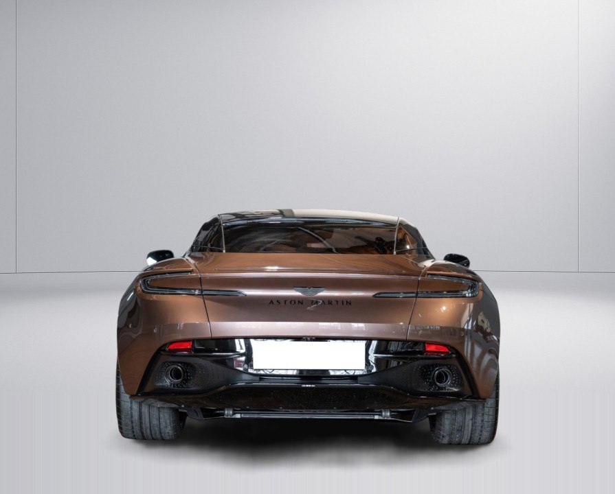 Aston Martin DB12 Coupe (4)