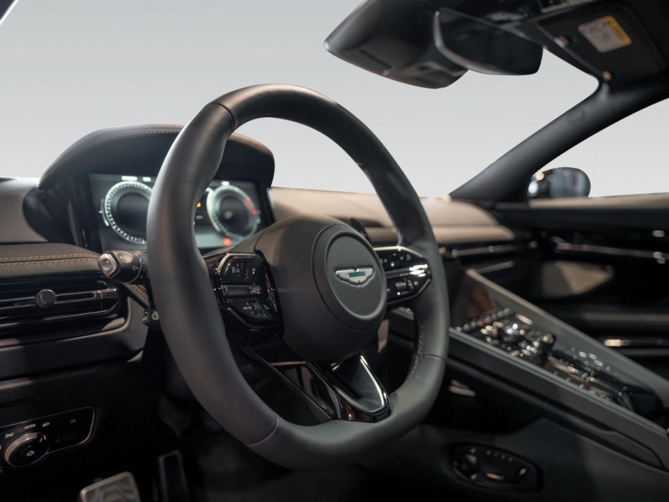 Aston Martin DB12 Coupe - foto 12