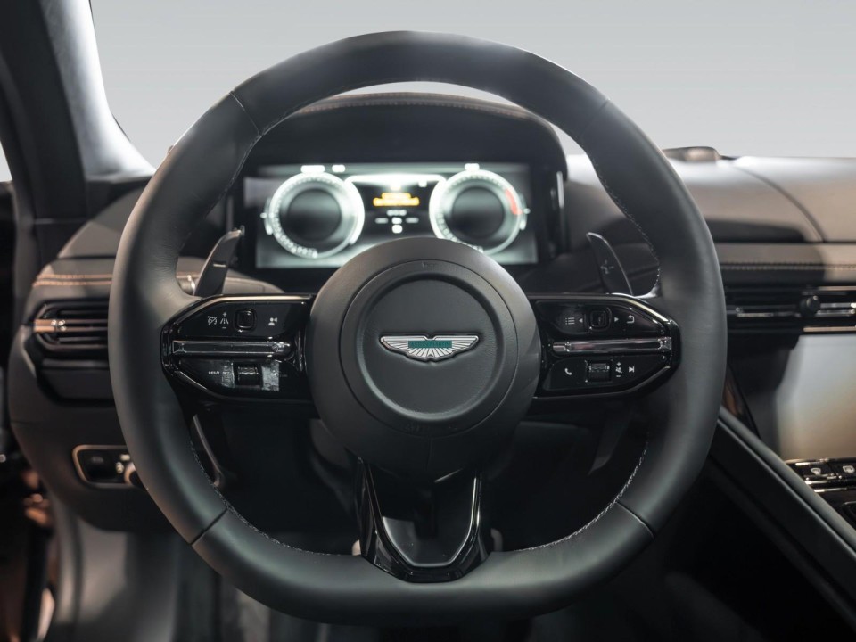 Aston Martin DB12 Coupe - foto 13