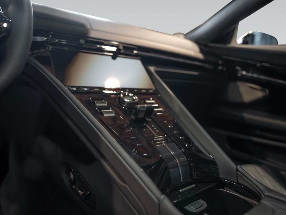 Aston Martin DB12 Coupe - foto 18