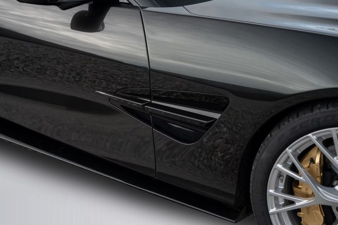 Aston Martin Vanquish - foto 42