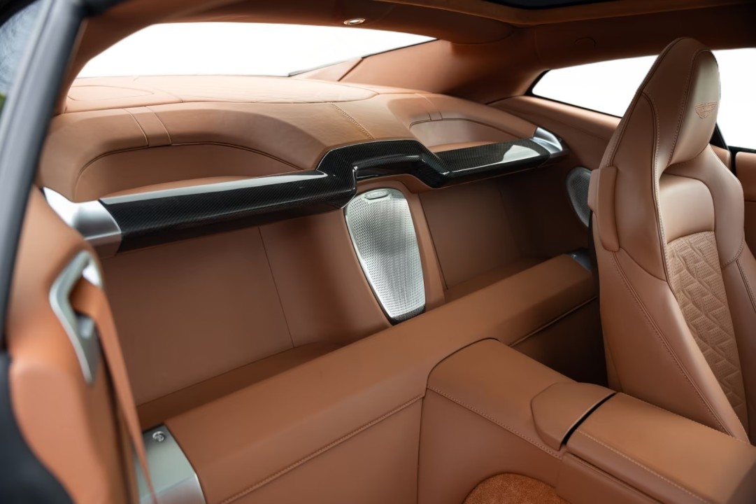 Aston Martin Vanquish - foto 21