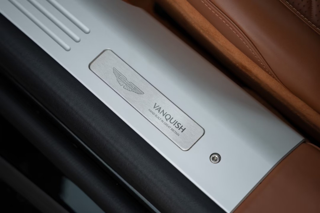 Aston Martin Vanquish - foto 28