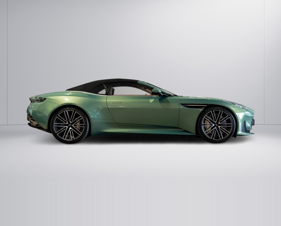 Aston Martin DB12 Volante (5)