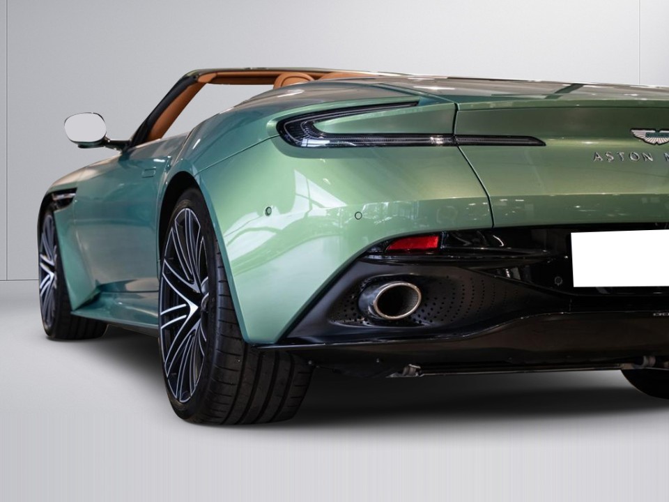 Aston Martin DB12 Volante - foto 24