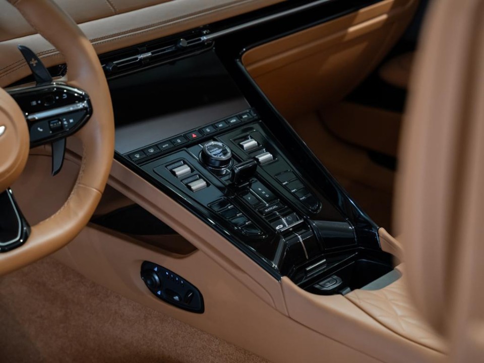 Aston Martin DB12 Volante - foto 12