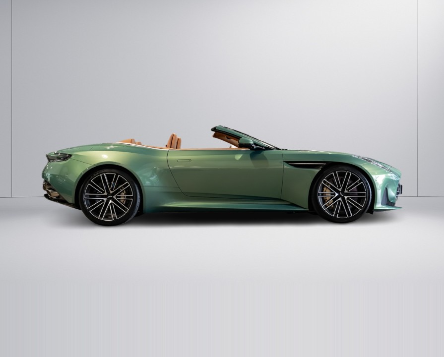 Aston Martin DB12 Volante (3)