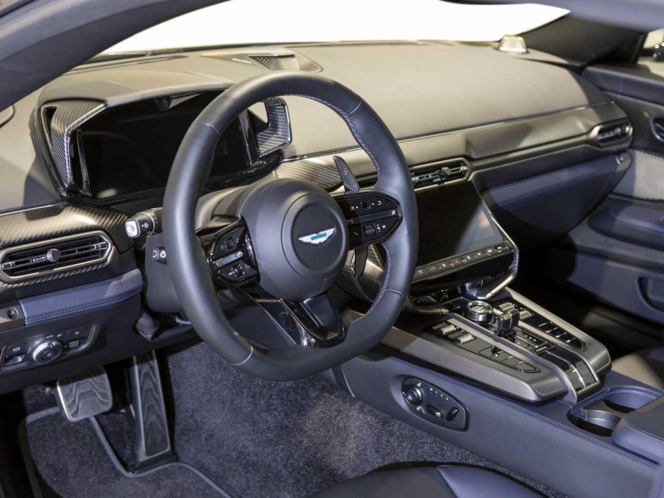 Aston Martin Vanquish (4)