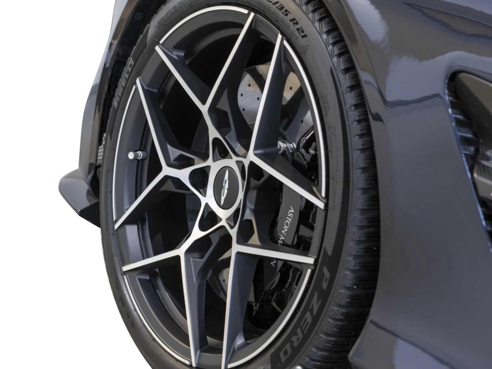 Aston Martin Vanquish - foto 30