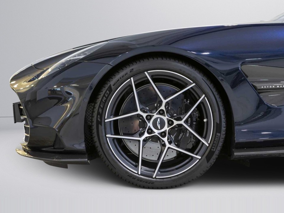 Aston Martin Vanquish - foto 28