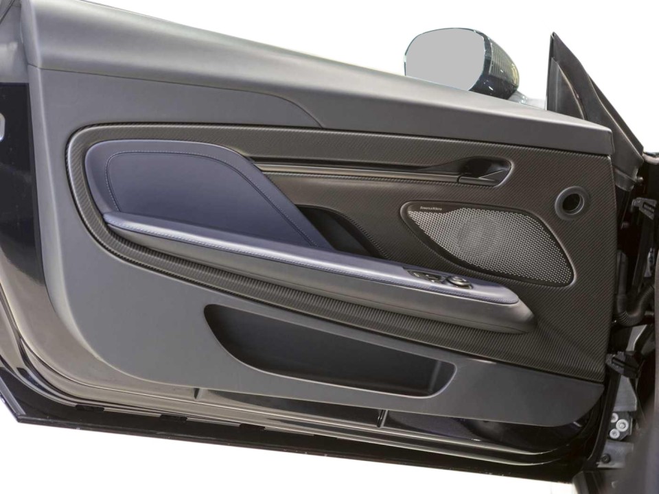 Aston Martin Vanquish - foto 13