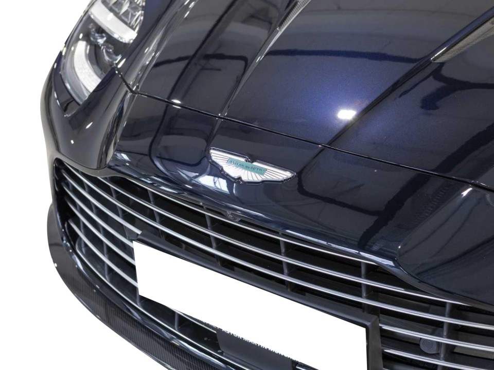 Aston Martin Vanquish - foto 19