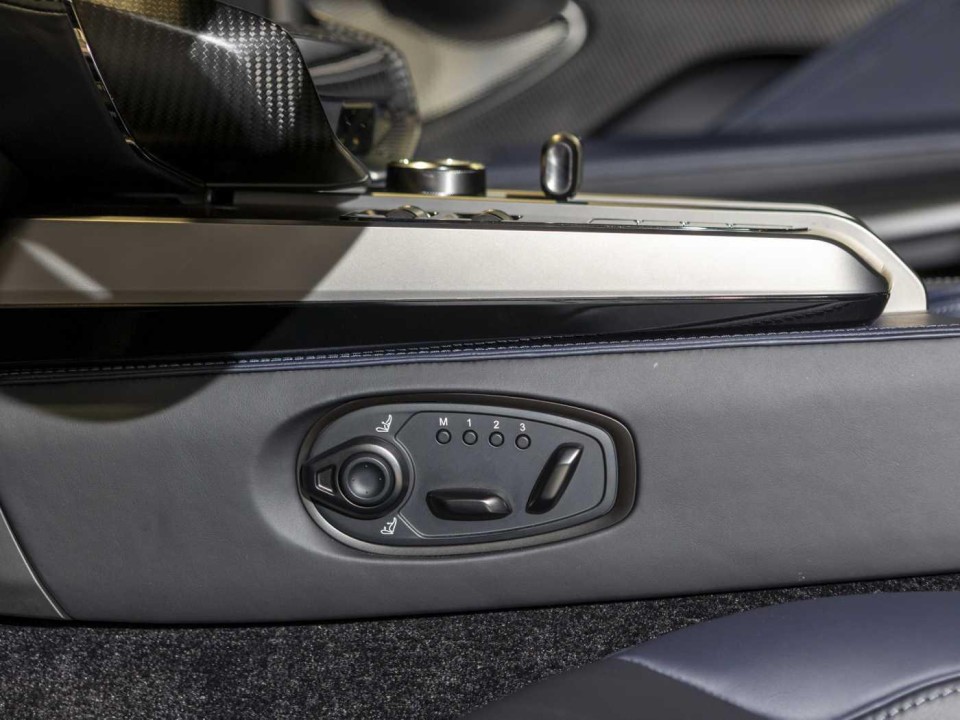 Aston Martin Vanquish - foto 10