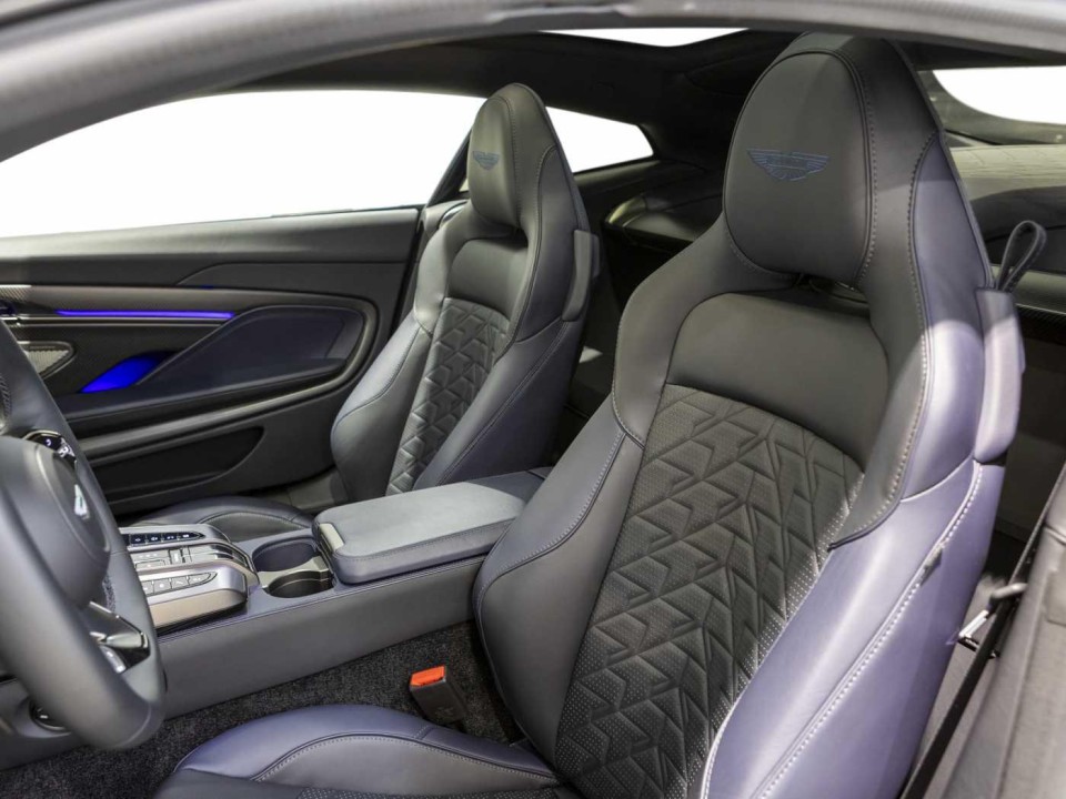 Aston Martin Vanquish (5)