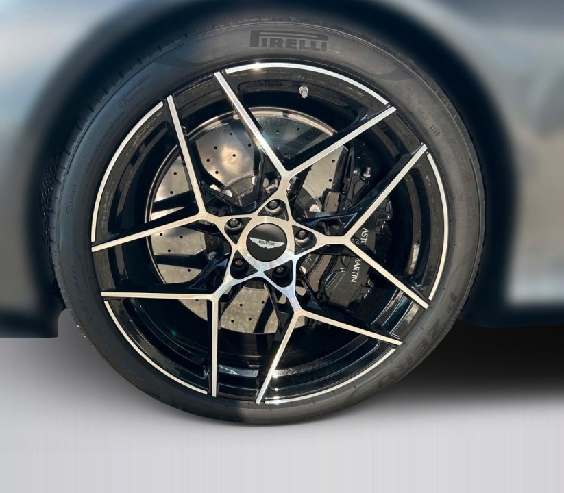 Aston Martin Vanquish - foto 13