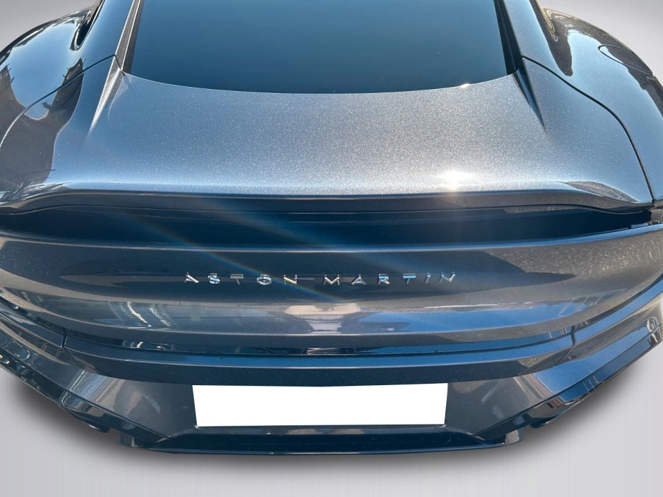 Aston Martin Vanquish - foto 11