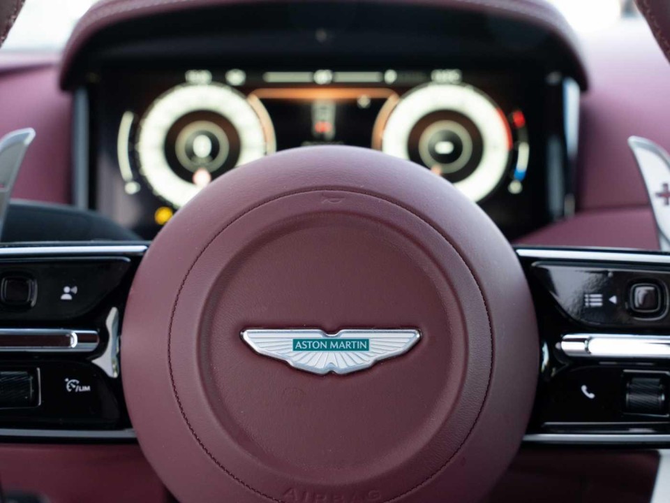 Aston Martin DB12 Coupe - foto 14