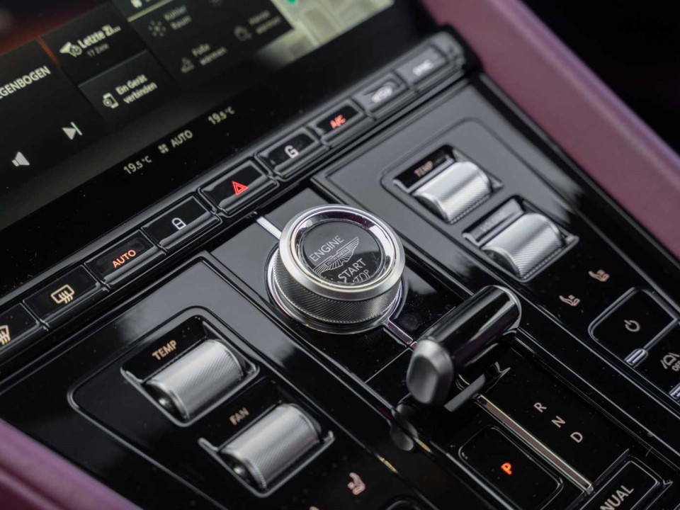 Aston Martin DB12 Coupe - foto 20