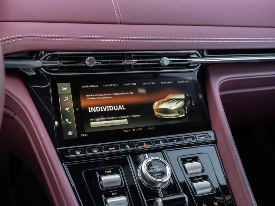 Aston Martin DB12 Coupe - foto 23